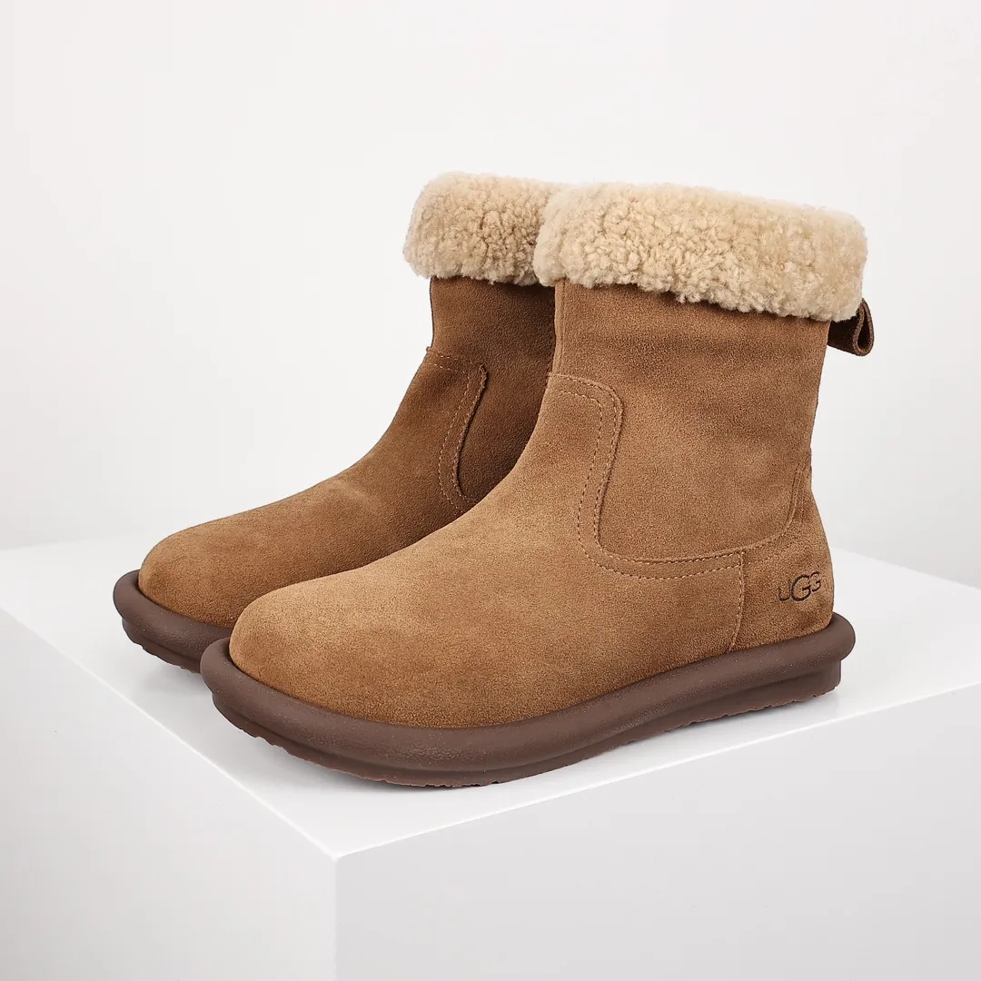 Pick up locally 💰720 The core recommendation is good price 𝐔𝐠𝐠 23 popular handmade sheep's curly boots Maillard girl's dream boots Korean and Korean style Fully handmade first-layer cow suede Teddy sheep's curly wool lining The combination has a great autumn and winter atmosphere Size: 35 36 37 38 39 40